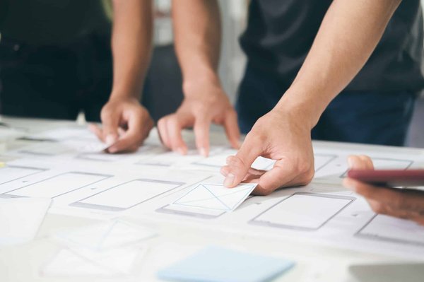 Comment les seniors peuvent-ils utiliser les applications de suivi de la qualité de l'air pour protéger leur santé respiratoire?