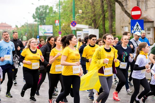 Quels sont les avantages de la pratique de la marche nordique pour la santé osseuse et comment débuter ?